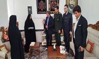 دیدار مدیر شبکه بهداشت و درمان با مادر شهید مدافع سلامت شهرستان تکاب