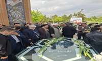 حضور مدیر سازمان های مردم نهاد و خیرین سلامت دانشگاه علوم پزشکی استان در مراسم غبارروبی و عطر افشانی گلزار مطهر شهدا در هفته سلامت